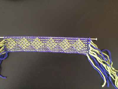 1600px-Mor_Astrup_knitting