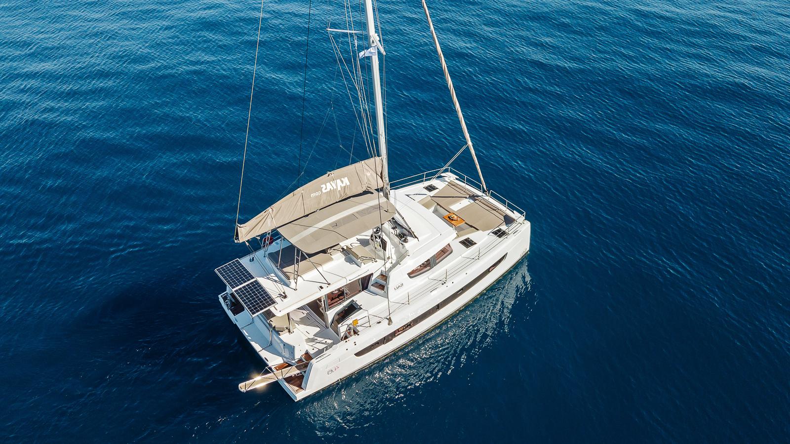 Bali46catamaran-luxurycharter-sailing1600x899