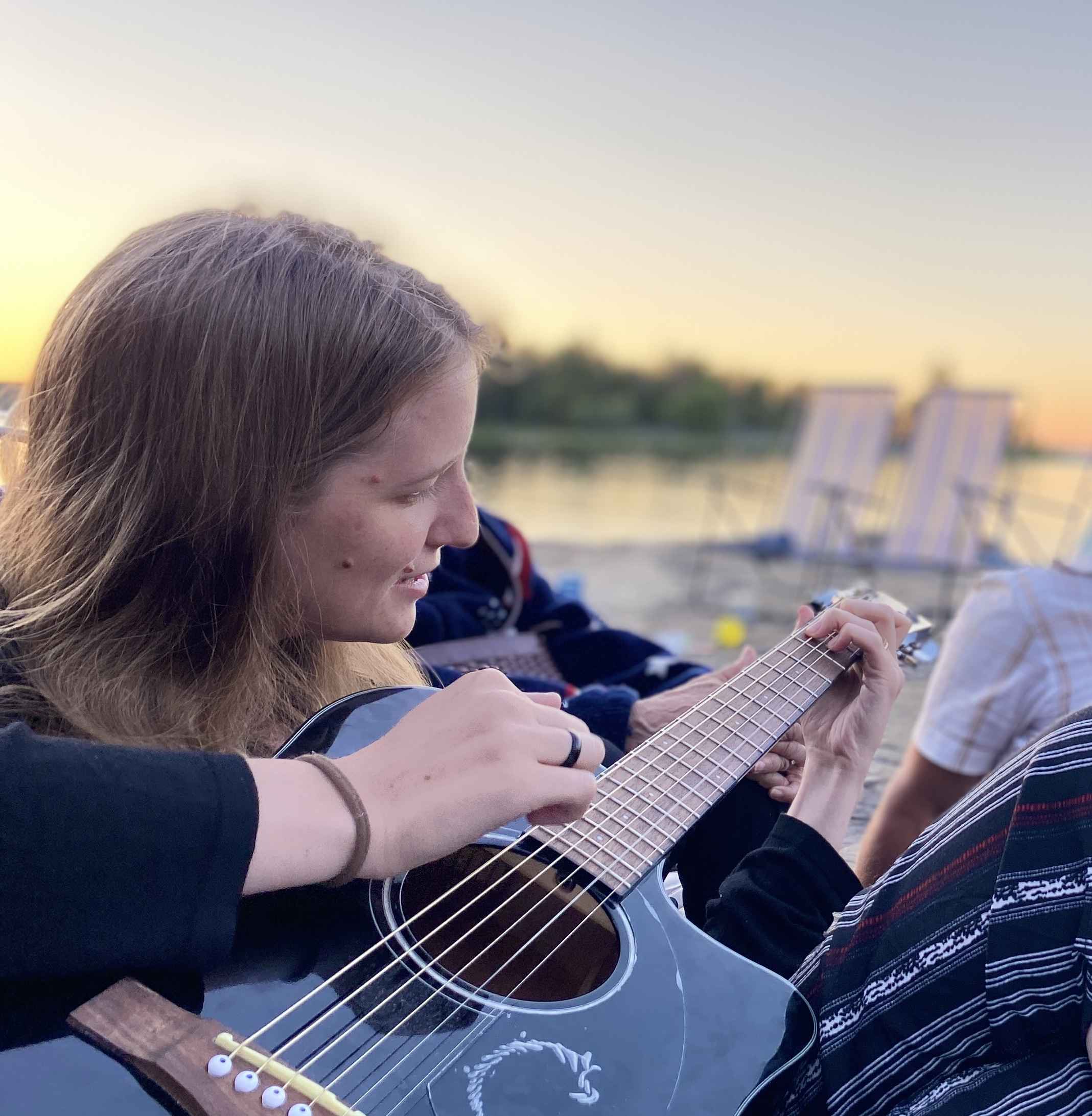 Sanja_gitarr_badberget