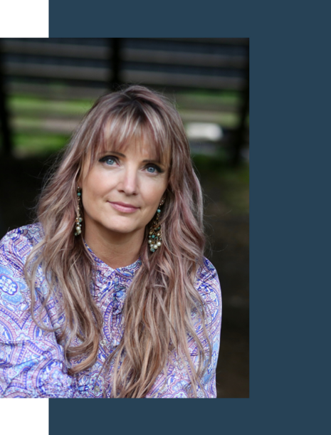 Vi er hele mennesker, med alsidige kompetencer og interesser, som vores fokus i arbejdet med andre mennesker bærer præg af. Via uddannelsen til certificeret Spirituel Vejleder støttes du til at skabe og at ære din unikke form. - At veksle mellem de redskaber og potentialer, du har med dig. Eklektisk