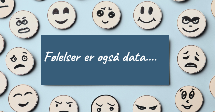 Skilt med "Følelser er også data" og smiley ansigter rundt om.