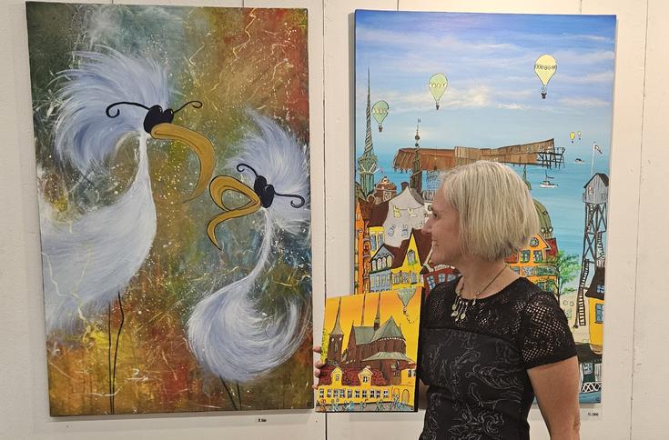 Do Not grow Up Its a Trap og Roskilde Domkirke og København i baggrunden