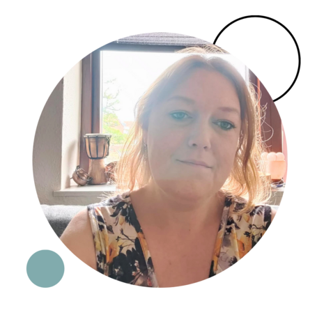 At være under Miias vinger er noget af det mest trygge og kærligste, forestående og hjertevarme sted, jeg ville kunne lande. Jeg har valgt at tage uddannelsen, som spirituel vejleder hos Miia, fordi Miia har evnen til, på så ubeskriveligt kærlig måde, at kunne se MIG