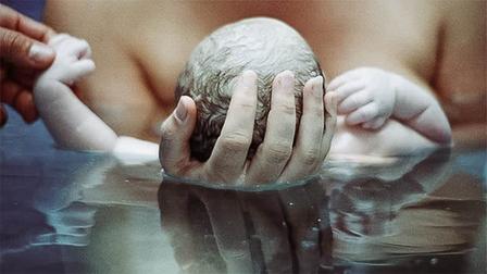WOMAN GIVING BIRTH IN A WATERBIRTH POOL