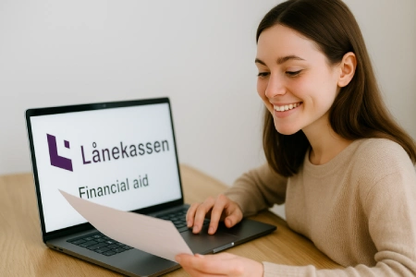 student smiler etter aksept i lånekassen