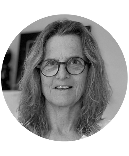 Maj Nikolajsen er uddannet i anatomi, fysiologi og sygdomslære hos E-medicus