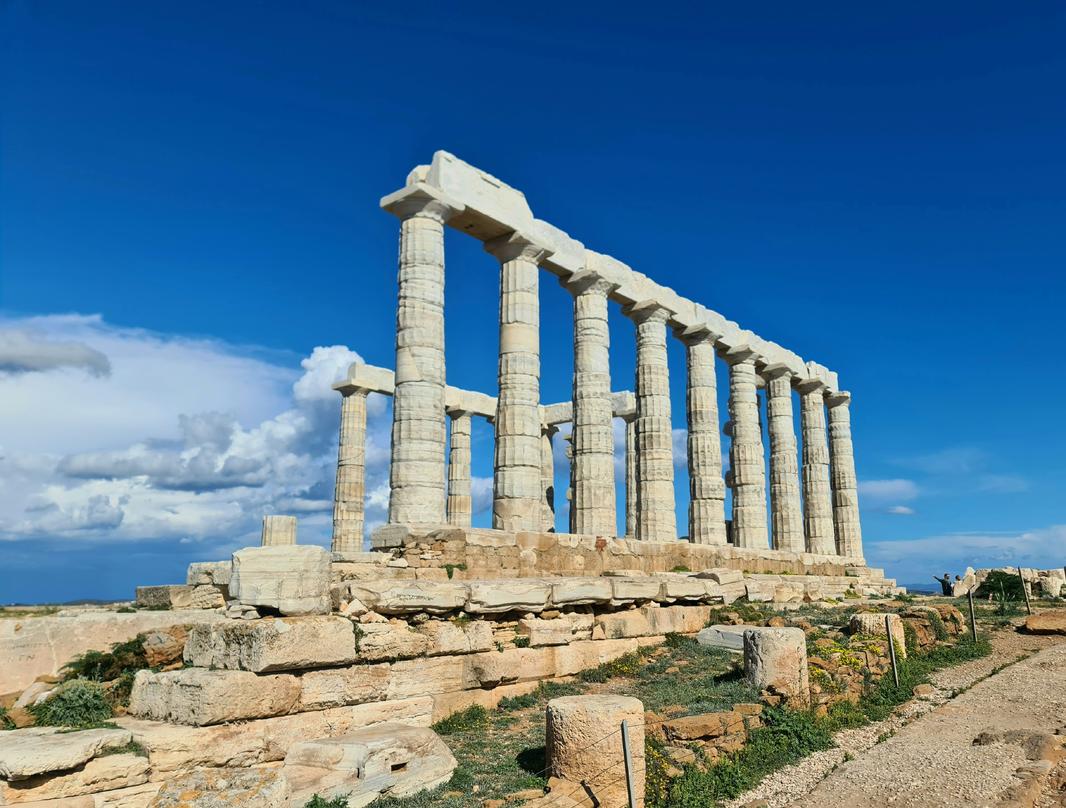 photo-1678035602241-4c4086f14cbc