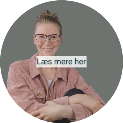 Foto af Lene Steinke, diætist og psykoterapeut, som tilbyder personlige 1:1-forløb med nærvær og indsigt i sammenhængen mellem mad, tanker, følelser og krop