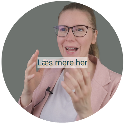 Lene Steinke holder et engageret foredrag om følelsesmæssig spisning, kropsforbindelse og mental ro, mens hun taler entusiastisk til deltagerne