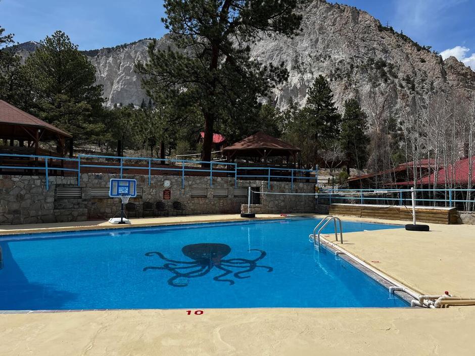 silver cliff hot spring pool