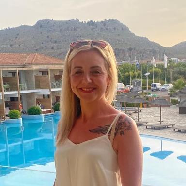 Zoe Driscoll - Safe to Feel woman