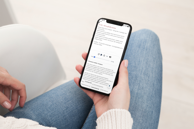 5x10 Stress på telefon i kvindes hånd