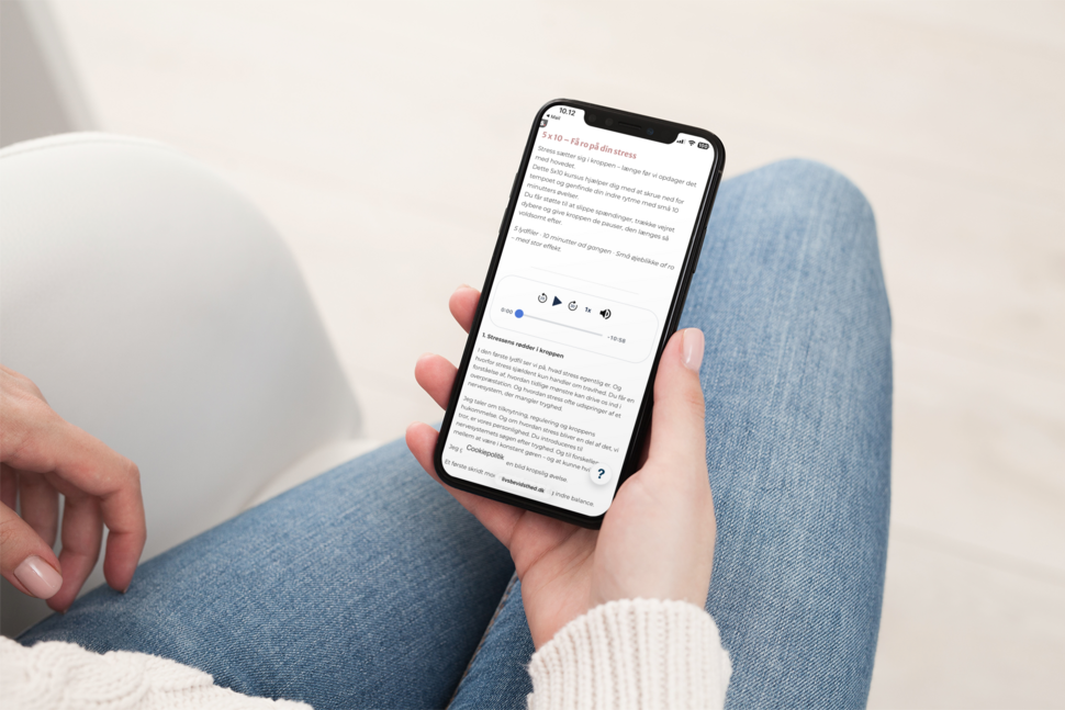 5x10 Stress på telefon i kvindes hånd