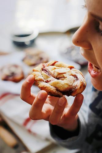 photo-1618850070227-dee79fa7f5b2