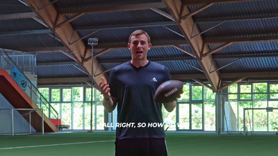 02 how to grip football