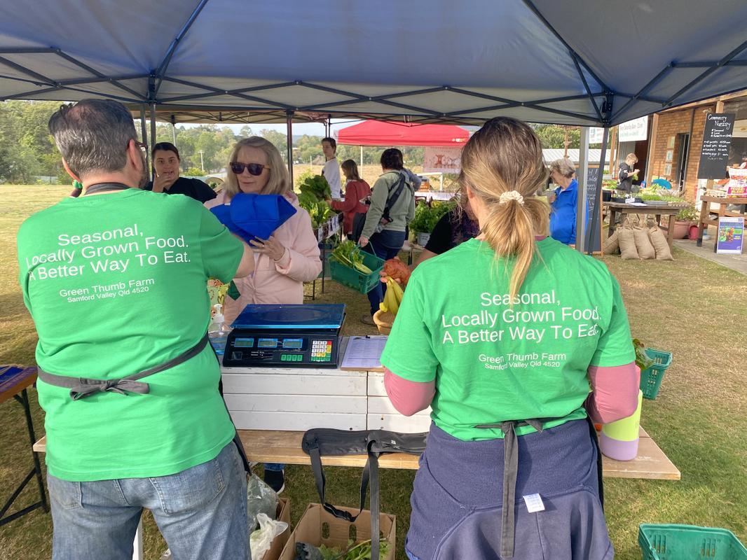 volunteers-at-farmgate-1066w-800h