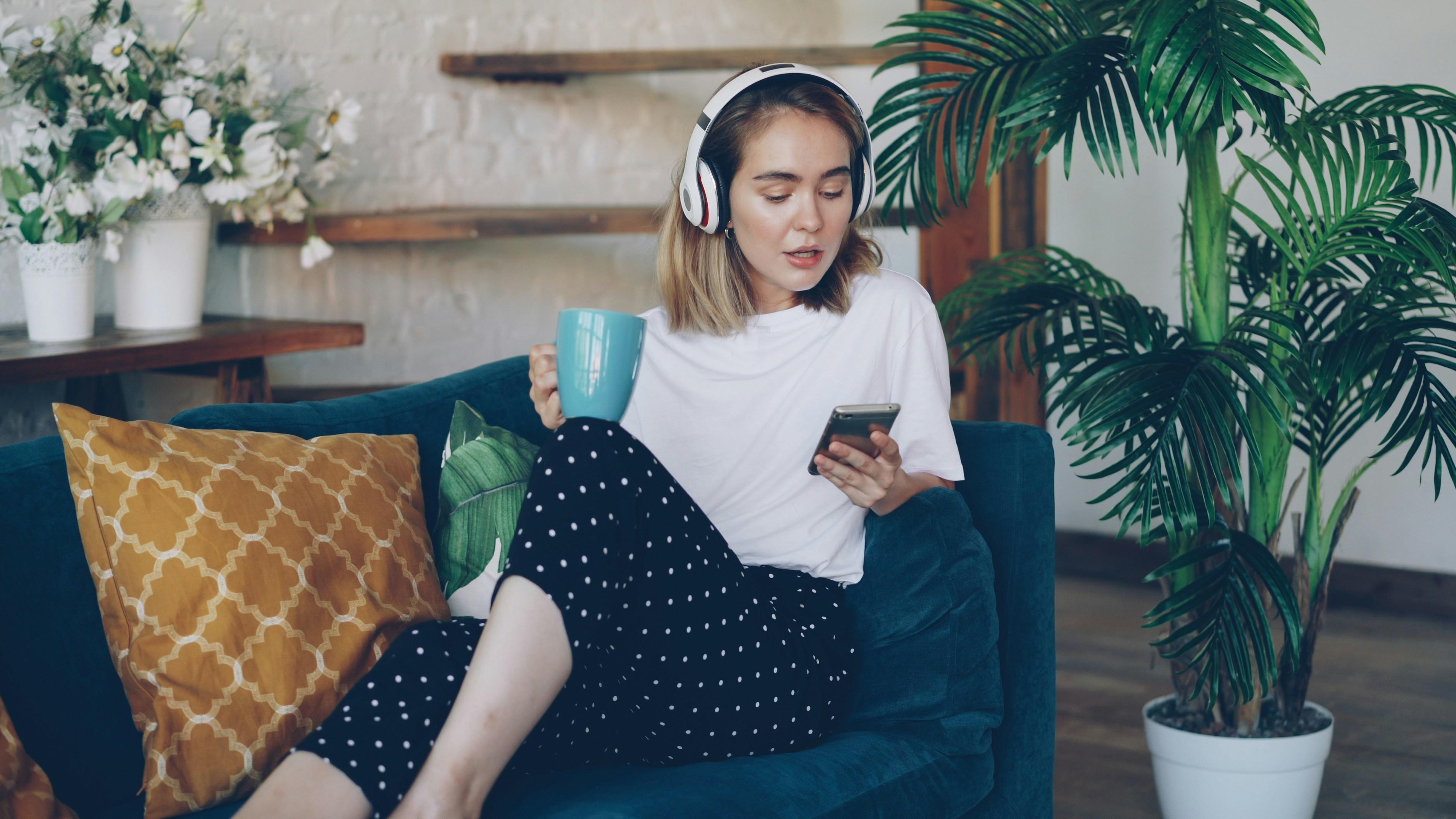 kvinde med headset