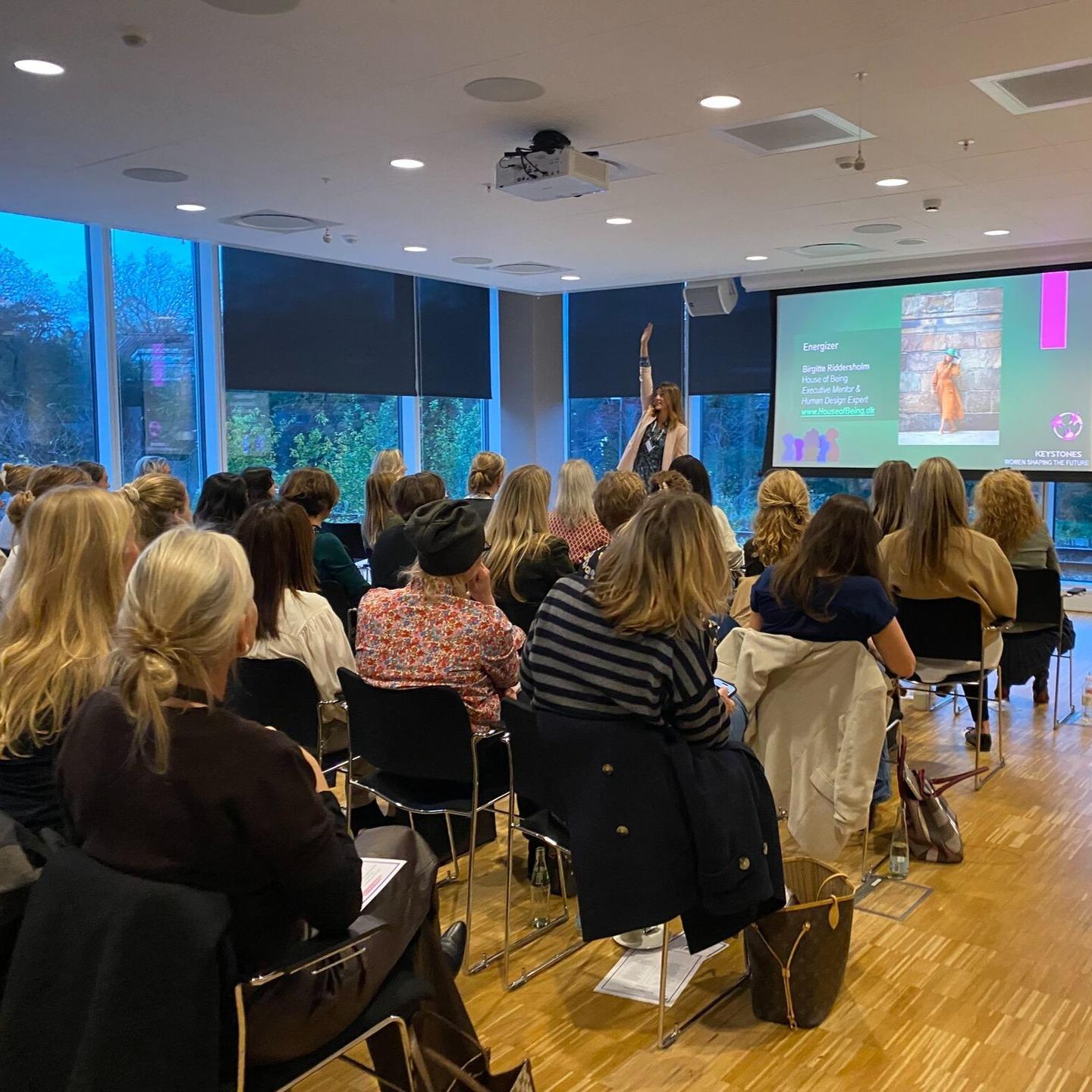 Birgitte Riddersholm holder foredrag om energi ved Keystones-event hos Microsoft