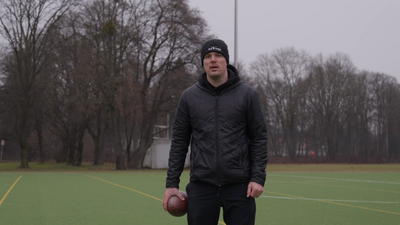 footworking moving in pocket