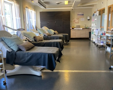 Studenter øver på hudpleie utdanning i stavanger