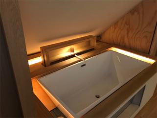 Closeup of the tub — the craftsmanship up close