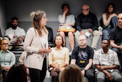 Birgitte Riddersholm - Birgitte Riddersholm holder oplæg om ledelse og energi for en ledergruppe