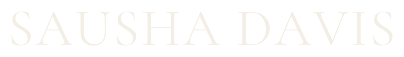 sausha-davis-wordmark-light