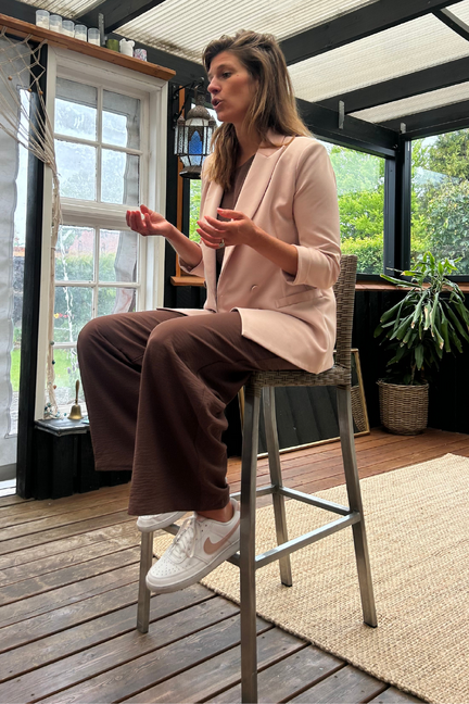 Birgitte Riddersholm underviser på Energiuddannelsen™ — certificeret uddannelse i energetisk lederskab