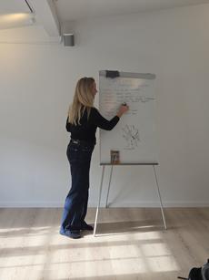 Anne Katballe underviser ved flipoveret