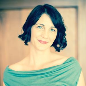 Anne Perry headshot2.jpg