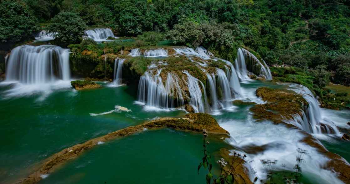 ban-gioc-waterfall-detian-waterfall-ban-gioc-waterfall-is-the-most-magnificent-waterfall-in-vietnam_t20_R6vKQX.jpg