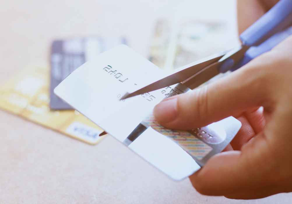 hand-cutting-credit-card-with-scissors_t20_b84999.jpg