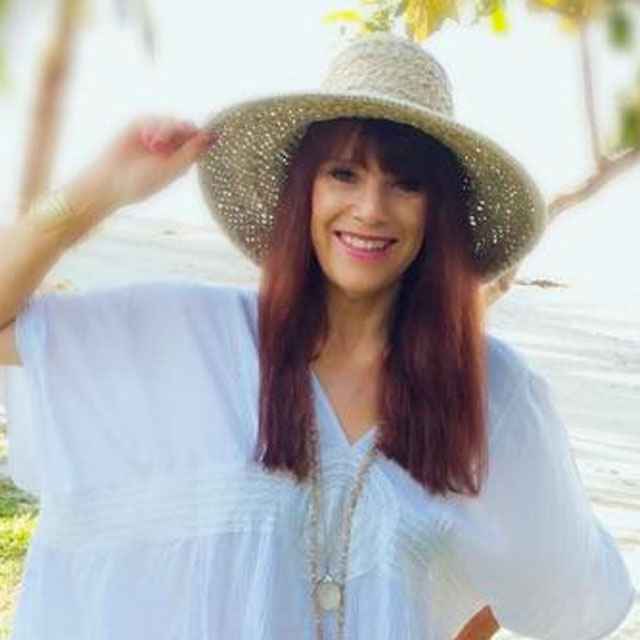 Janet-beach-hat-640