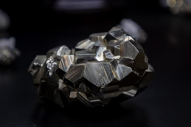 metal stone medium