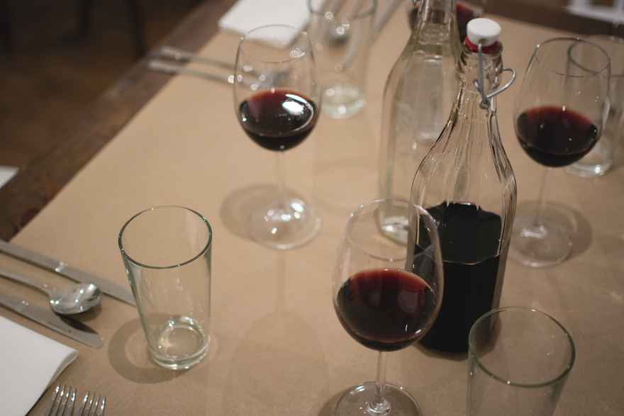 foodiesfeed.com_red-wine-on-table