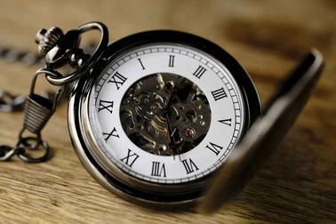 clock-3179167_1920-1066w-711h