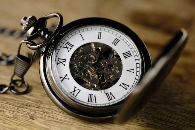 clock-3179167_1920-1066w-711h