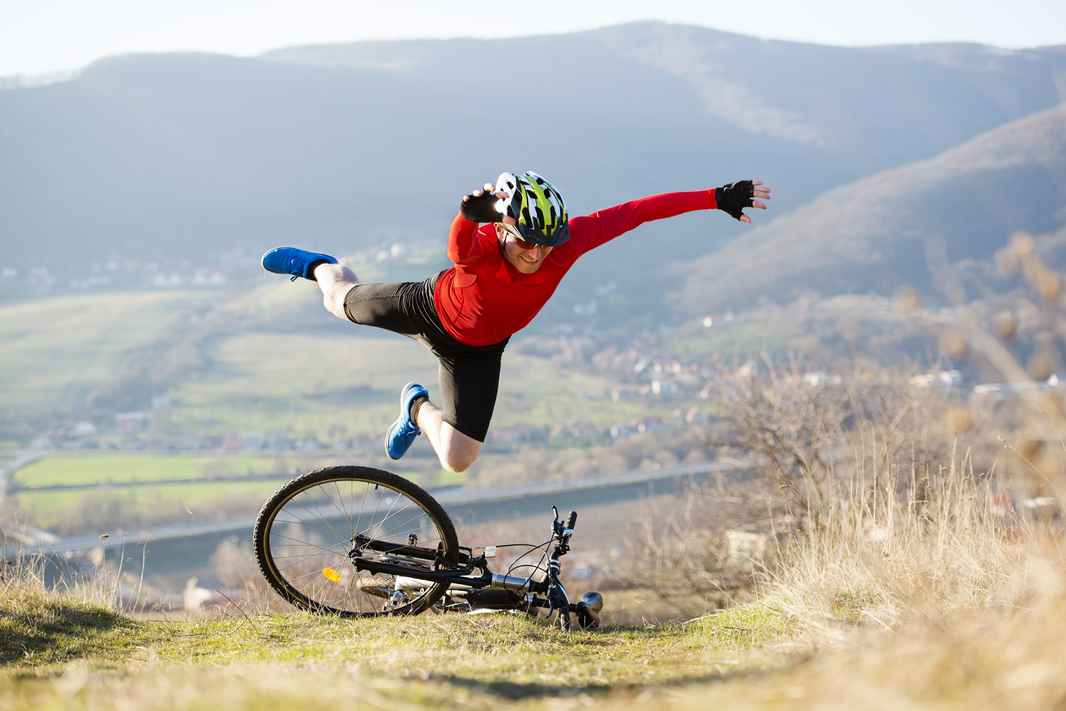 injury bike graphicstock-mountain-biker-has-a-painful-looking-crash-with-his-bike_SRgn_ce2ZZ