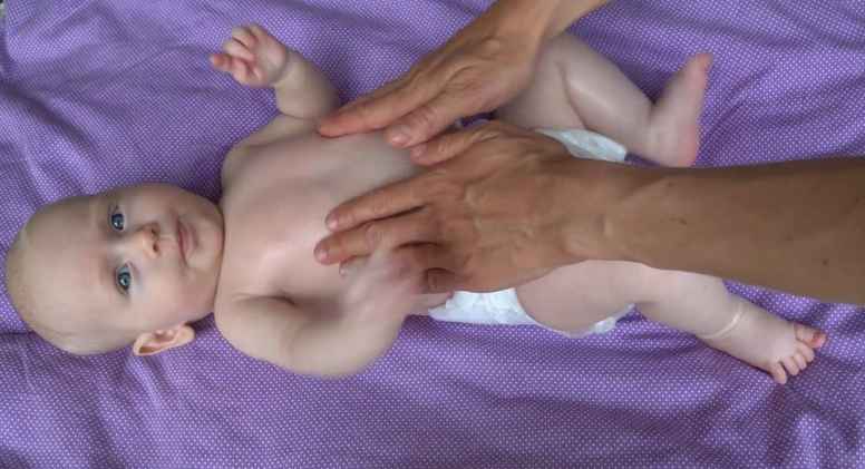 Videokursus: Beroligende babymassage – Perfekt til putteritualet