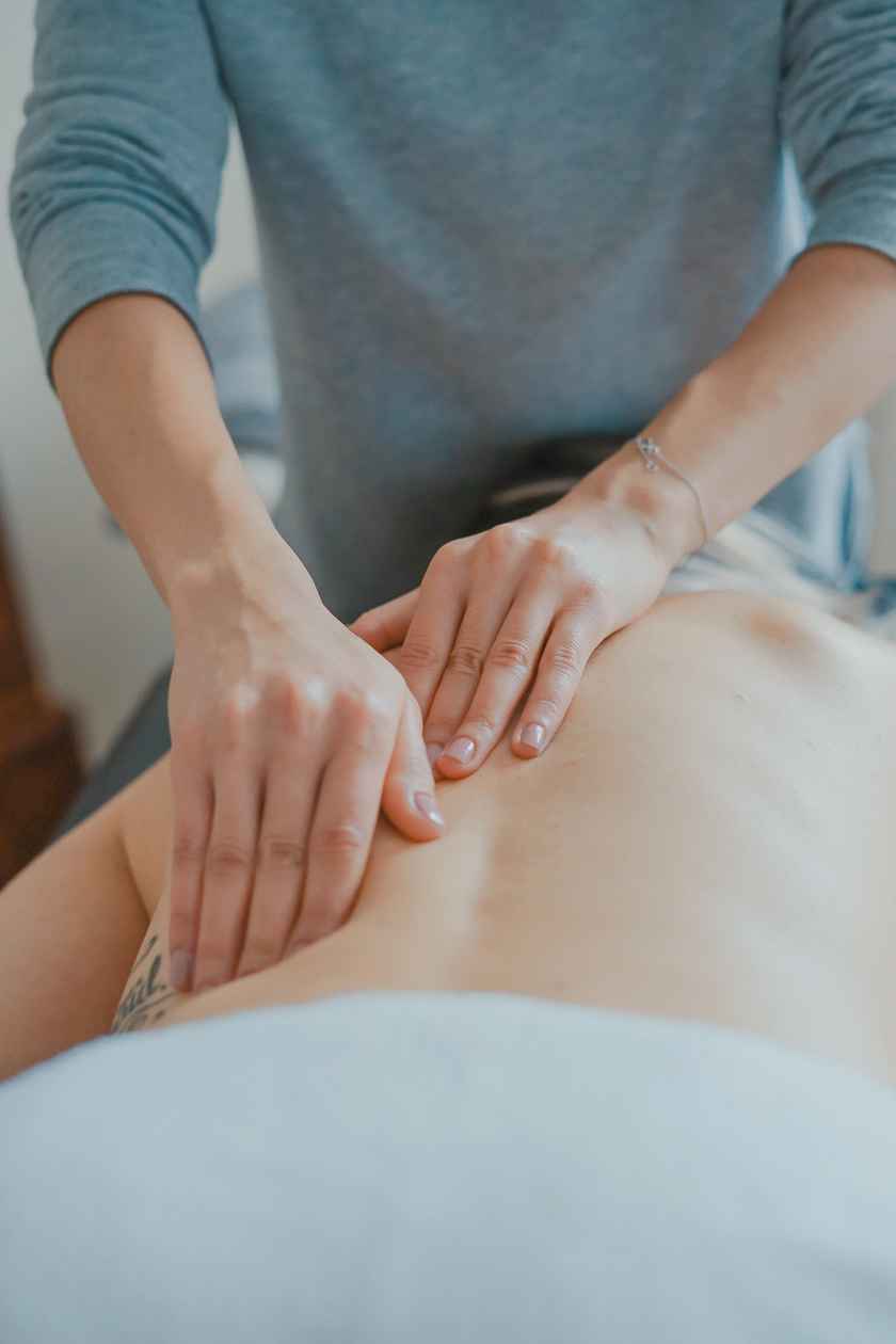 Massage hands back heal skin man