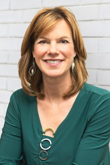 Portrait photo of Kelli Underwood