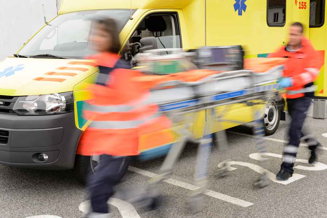 running-blurry-paramedics-team-with-stretcher-and-ambulance-car