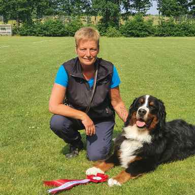 Heidie Siff Fleur Hemmingsen - Certificeret Pro Hundetræner