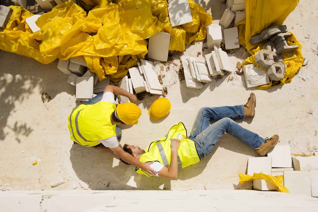 graphicstock-construction-worker-has-an-accident-while-working-on-new-house_BCgrrU0qZ-