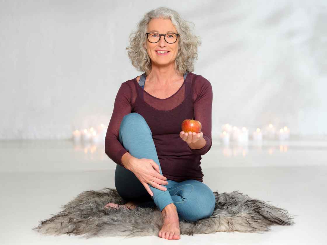 Nina Holm Adsersen, yoga, retreats i Portugal, Meditation, Hatha, Sundhedsmentoruddannelsen