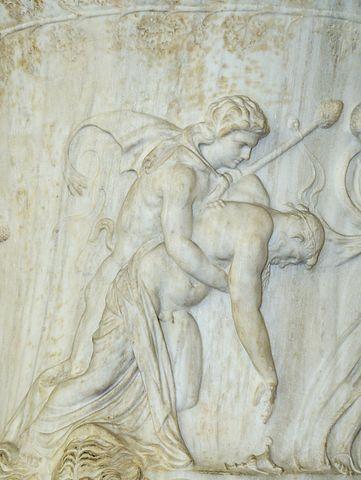 Thyrsos 361px-Borghese_Vase_Louvre_Ma86_n3