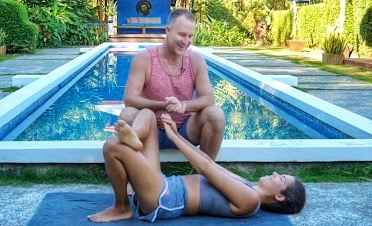 aaron teaching applied yoga anatomy muscle activation blue osa pain free