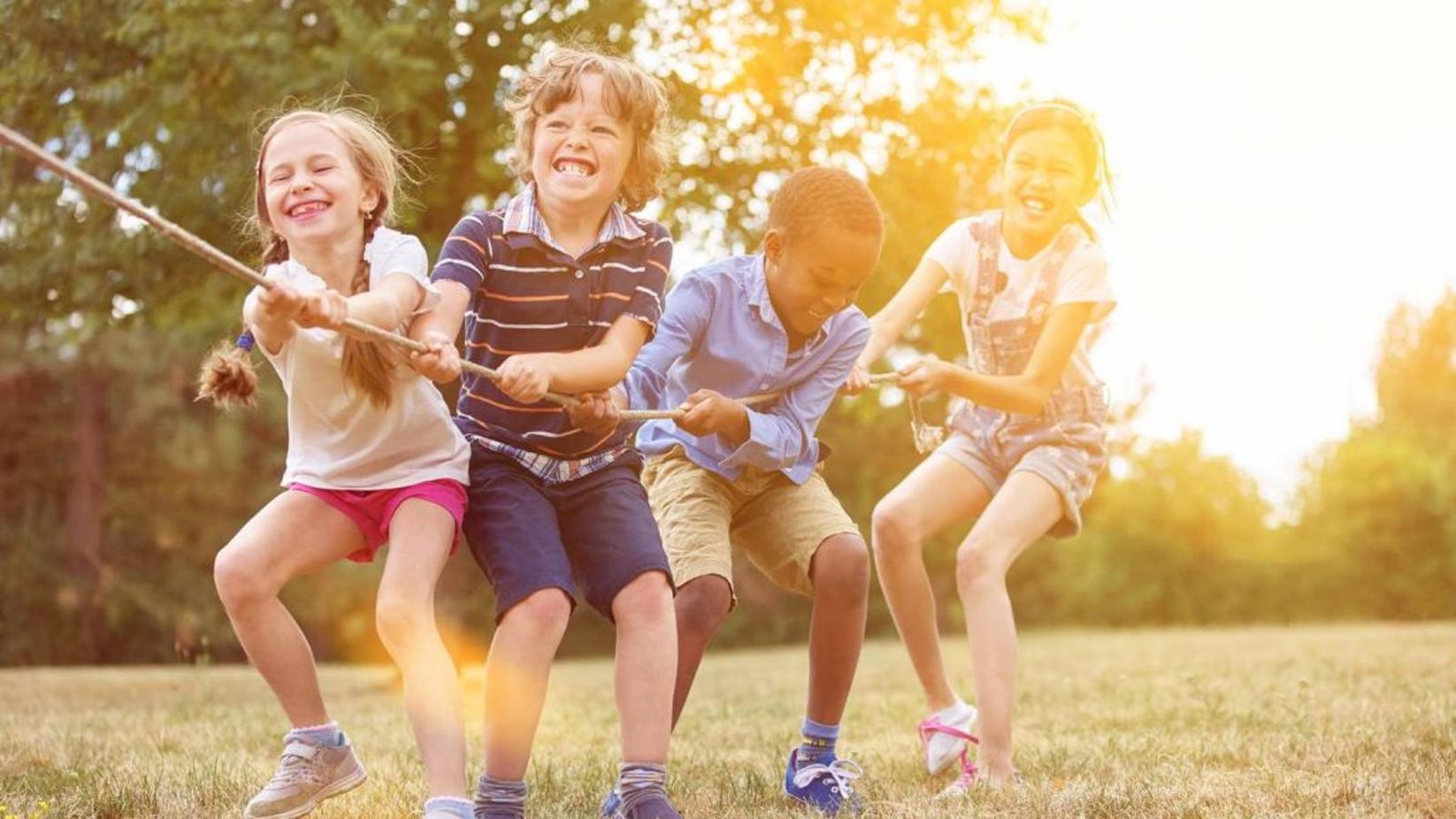 2022 ABSR-Modul 4 Tauziehende Kinder