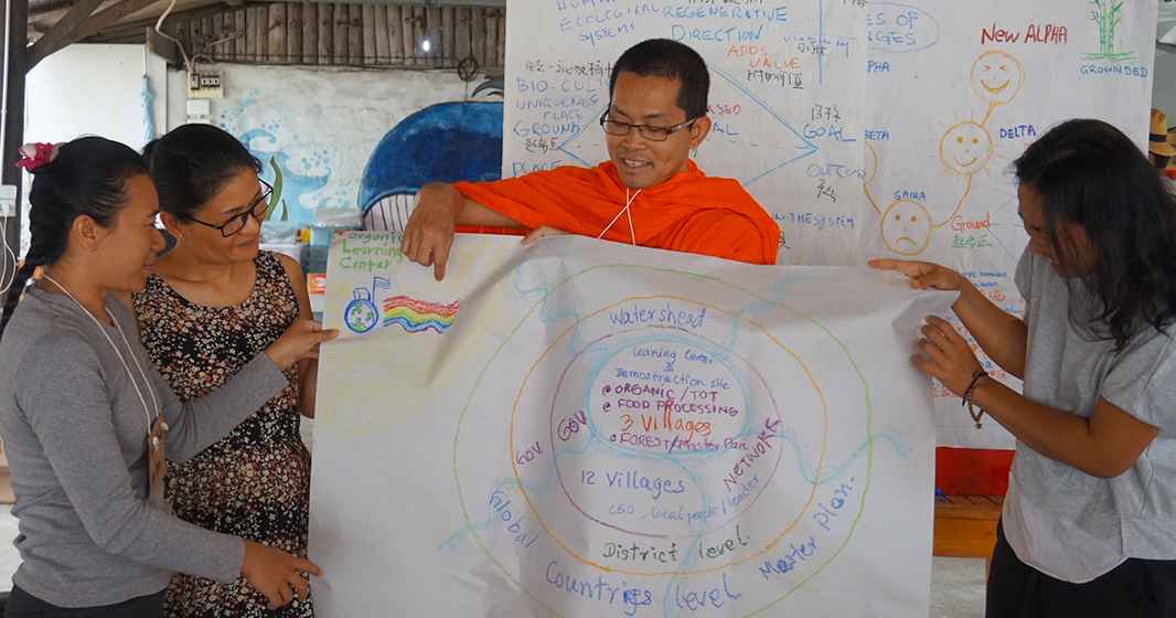 Monks_Teaching_ToT_Thailand_1200