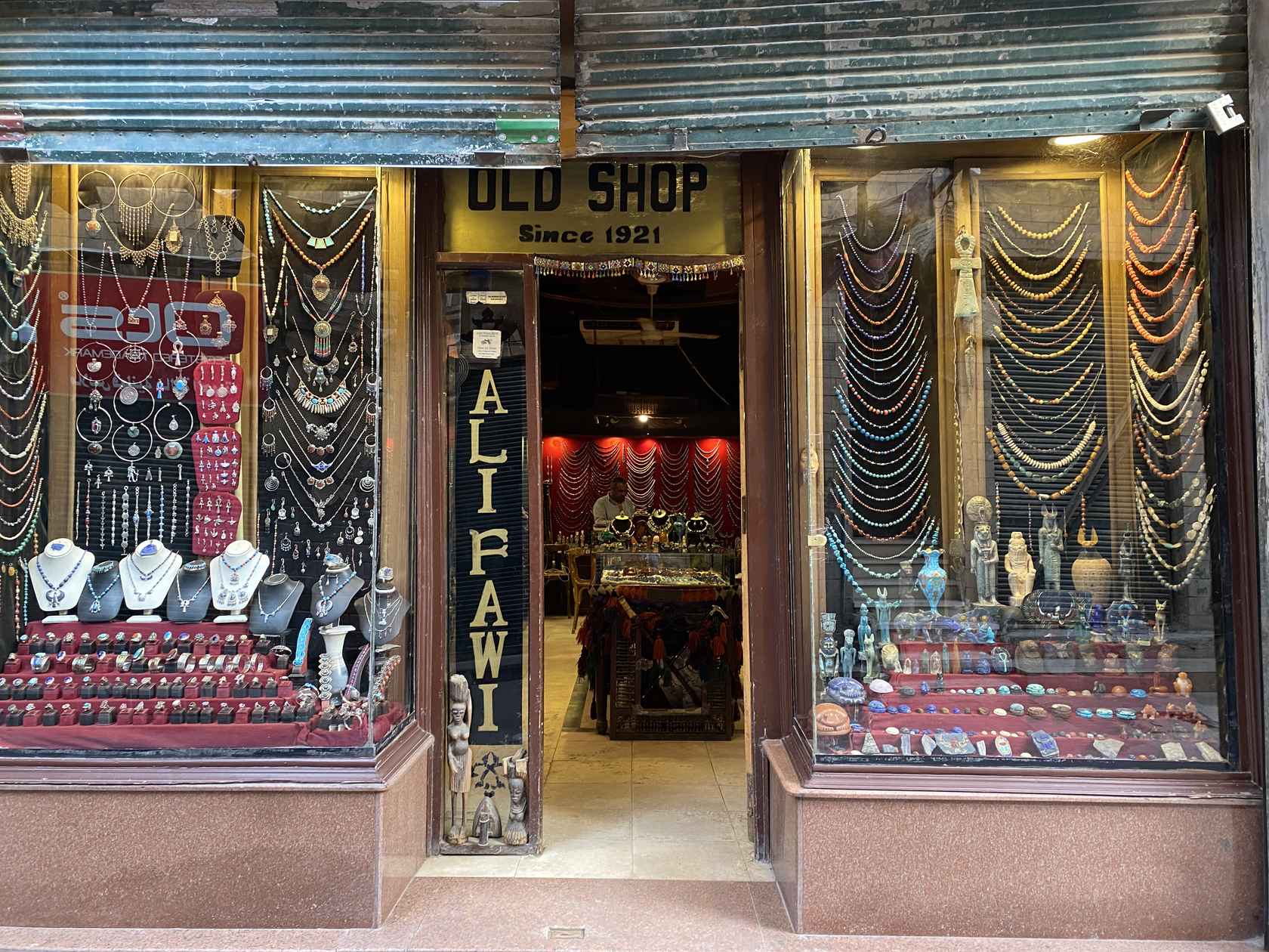 AswanEgyptmarketbazaarcrystaljewelry